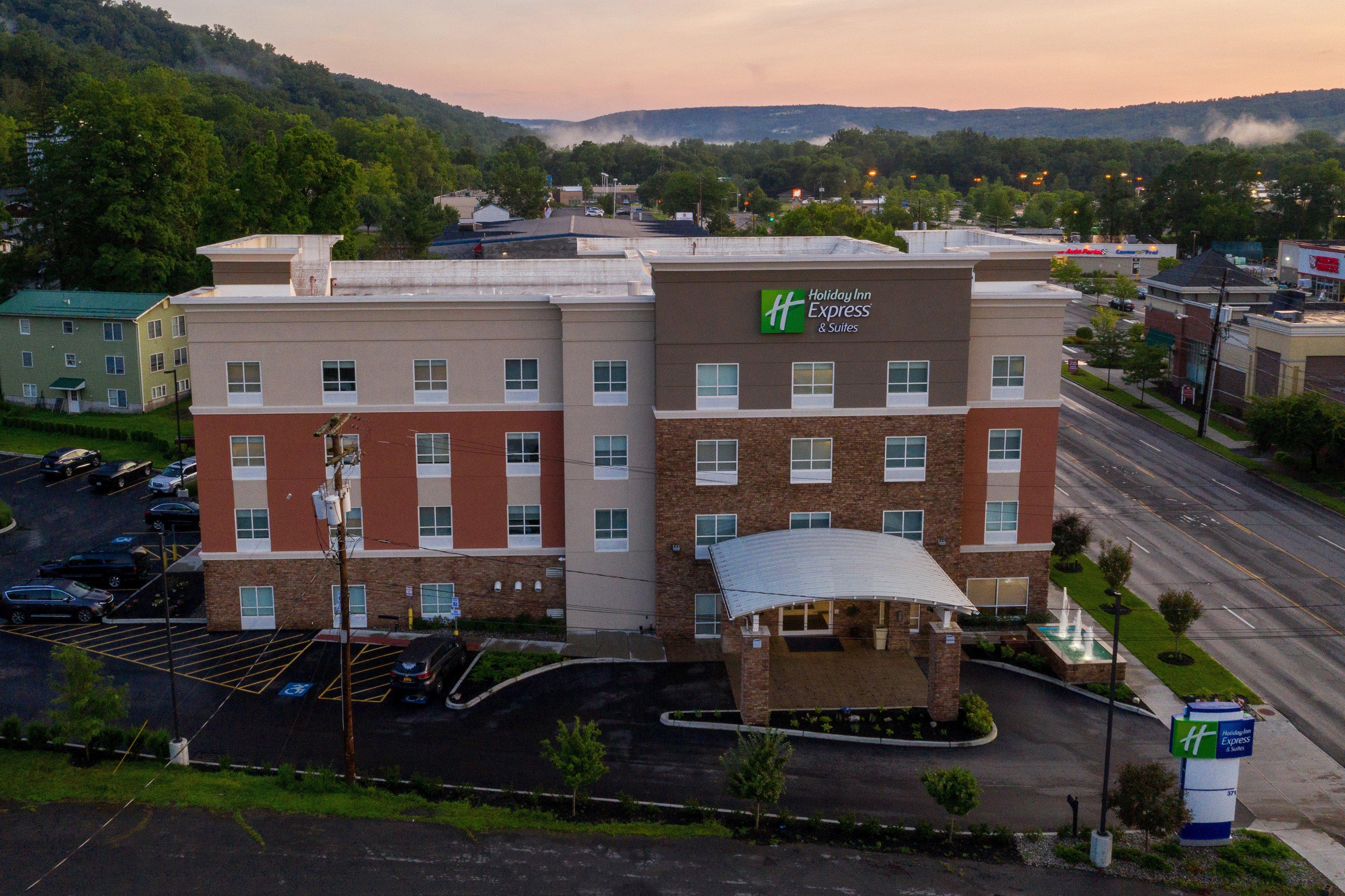 Holiday Inn Express & Suites - Ithaca, An Ihg Hotel Buitenkant foto